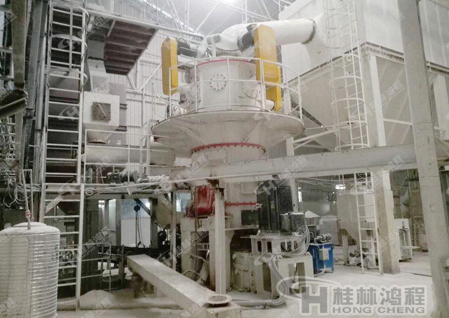 HLMX1100高純石英砂磨粉機推薦設備，桂林鴻程環(huán)保磨粉機，HLMX超細立式磨粉機