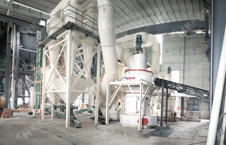　湖北某廠采購了桂林鴻程的高鈣石粉機(jī)器，60-900目粉日產(chǎn)量500噸以上